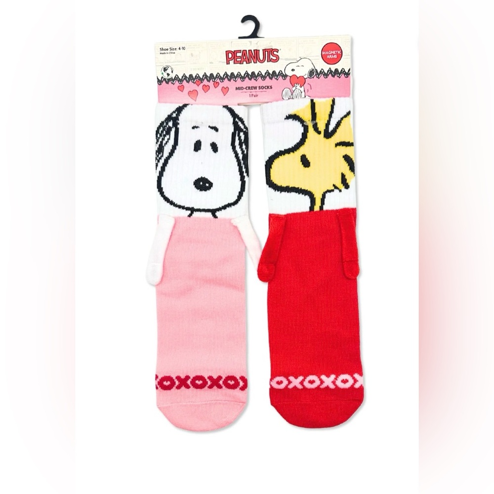 🔴 3/$12 Peanuts‎ Snoopy Woodstock Magnetic Arms Women’s Mid Crew Socks 4-10